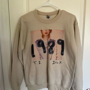 Gildan Tan 1989 Taylor Swift Graphic Sweatshirt